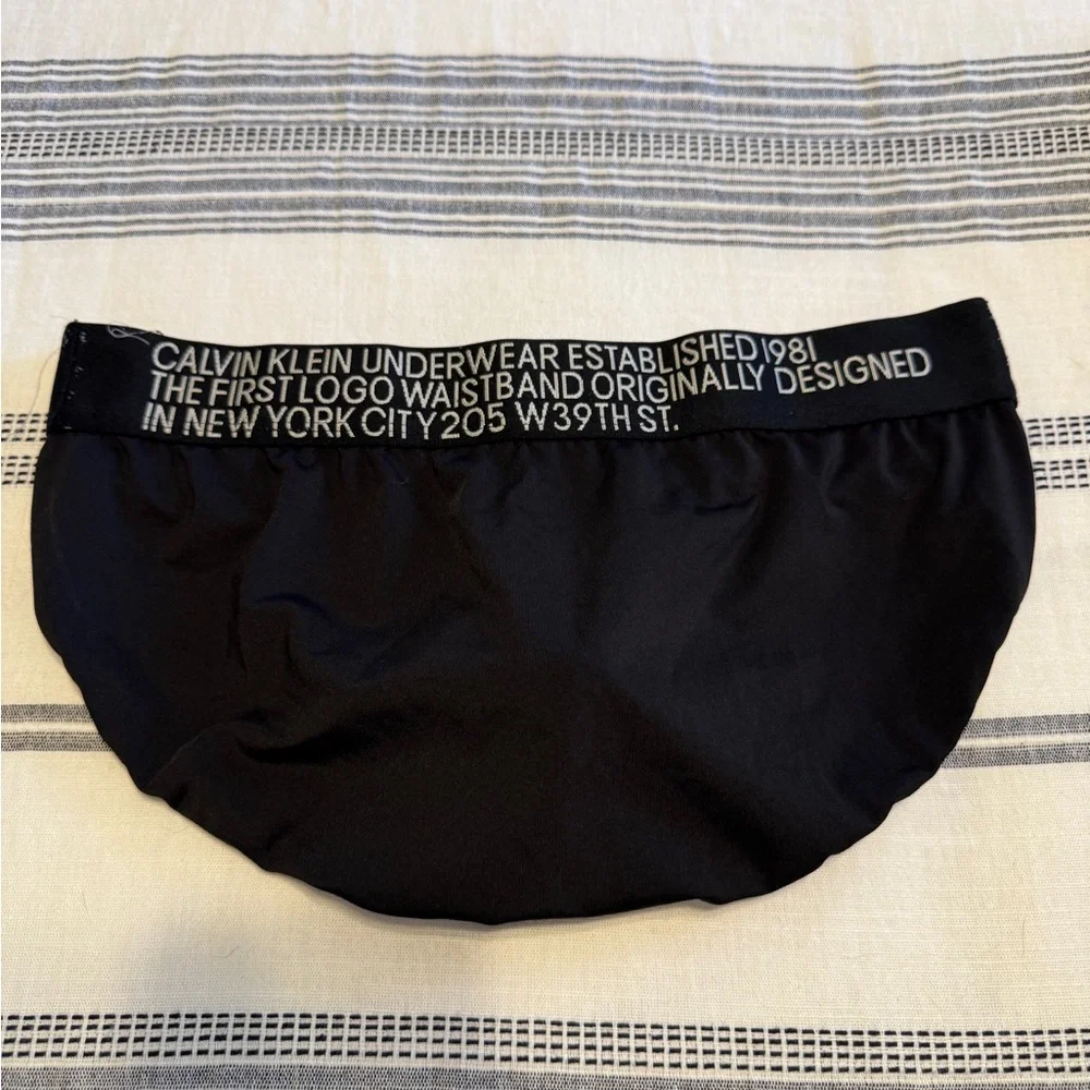 Calvin Klein Black Men's Briefs - Picture 2 of 2